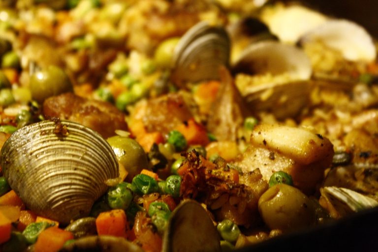 paella, oysters, clams-710327.jpg